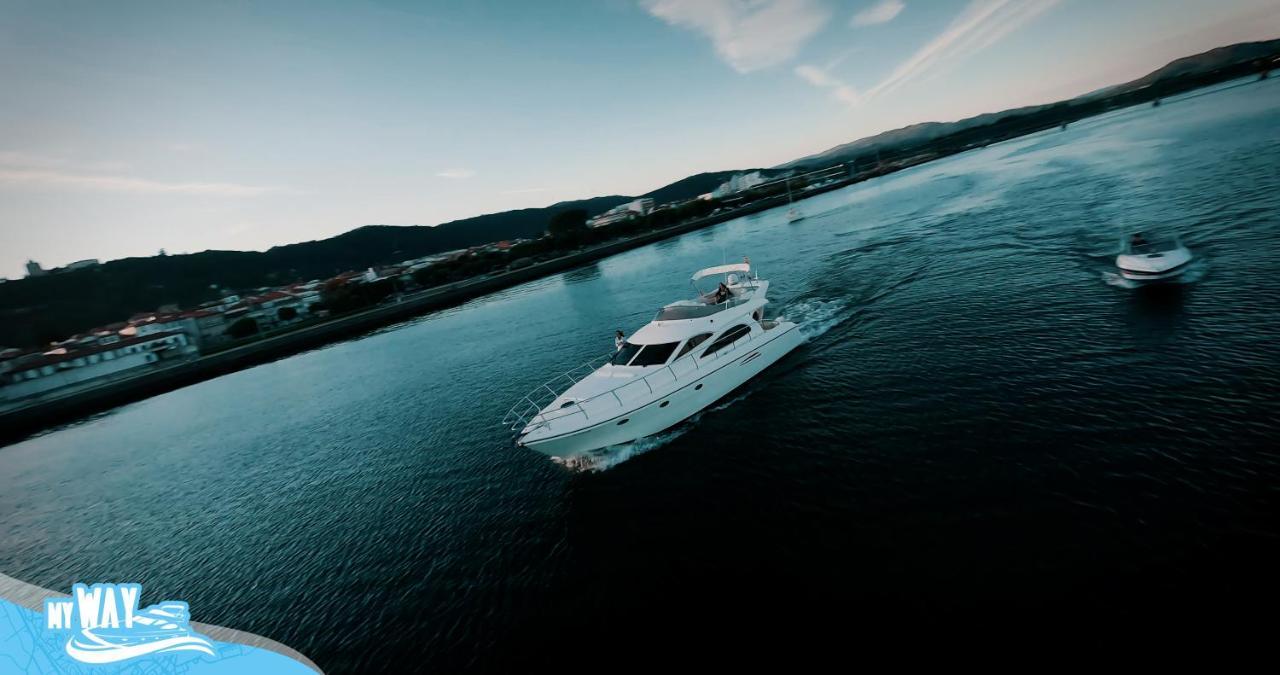 Barco No Coracao Da Cidade - Iate De 5 Estrelas Виана-ду-Каштелу Экстерьер фото