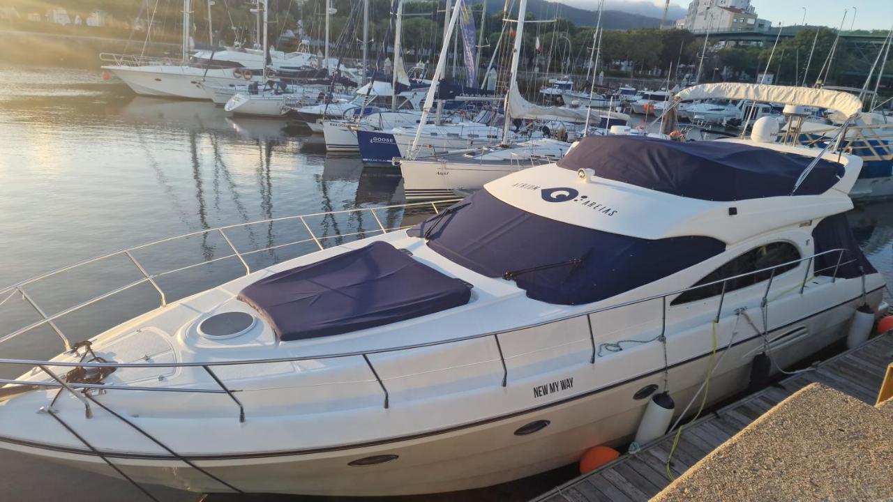 Barco No Coracao Da Cidade - Iate De 5 Estrelas Виана-ду-Каштелу Экстерьер фото